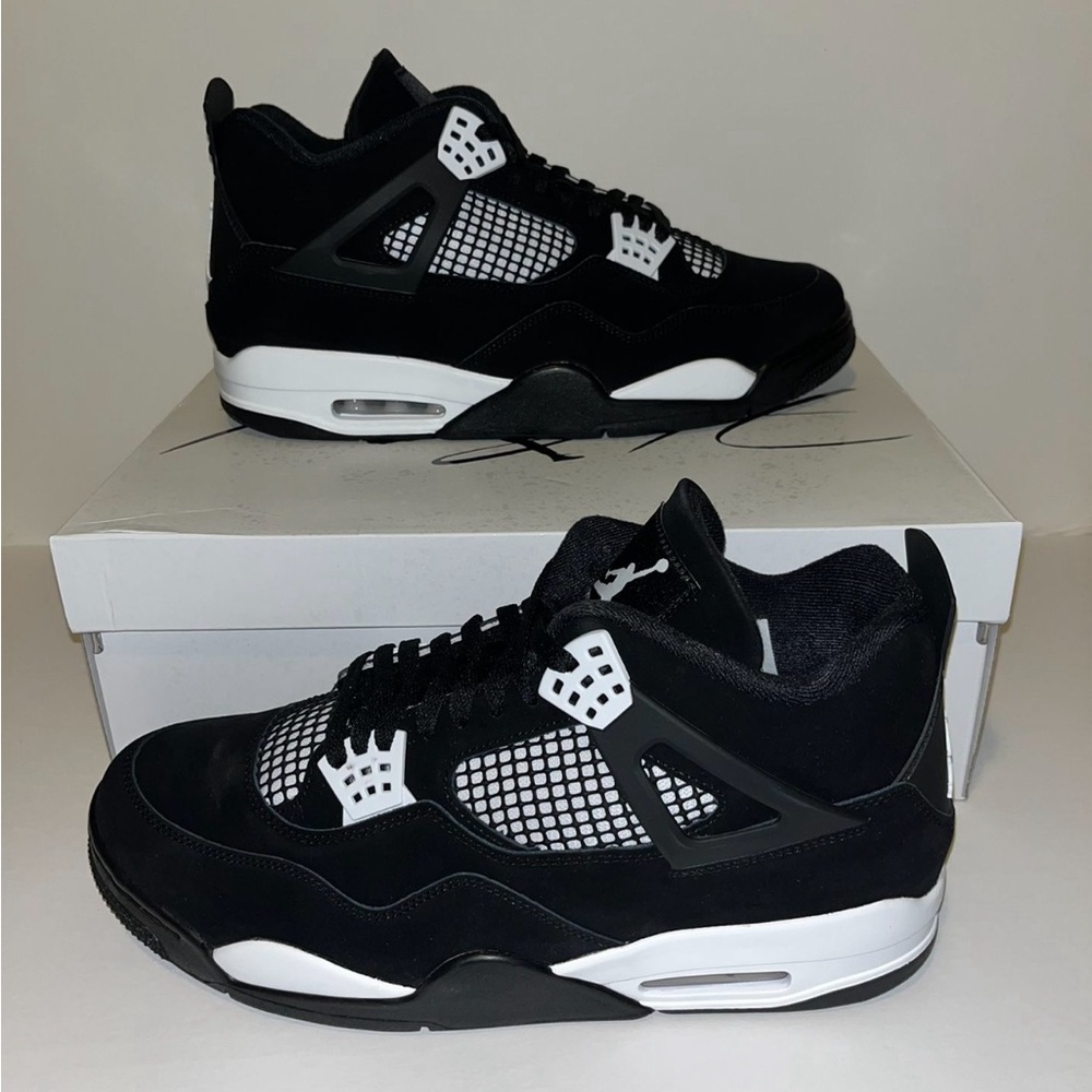 Jordan 4 White Thunder men’s size 13 Deadstock FQ8138-001
